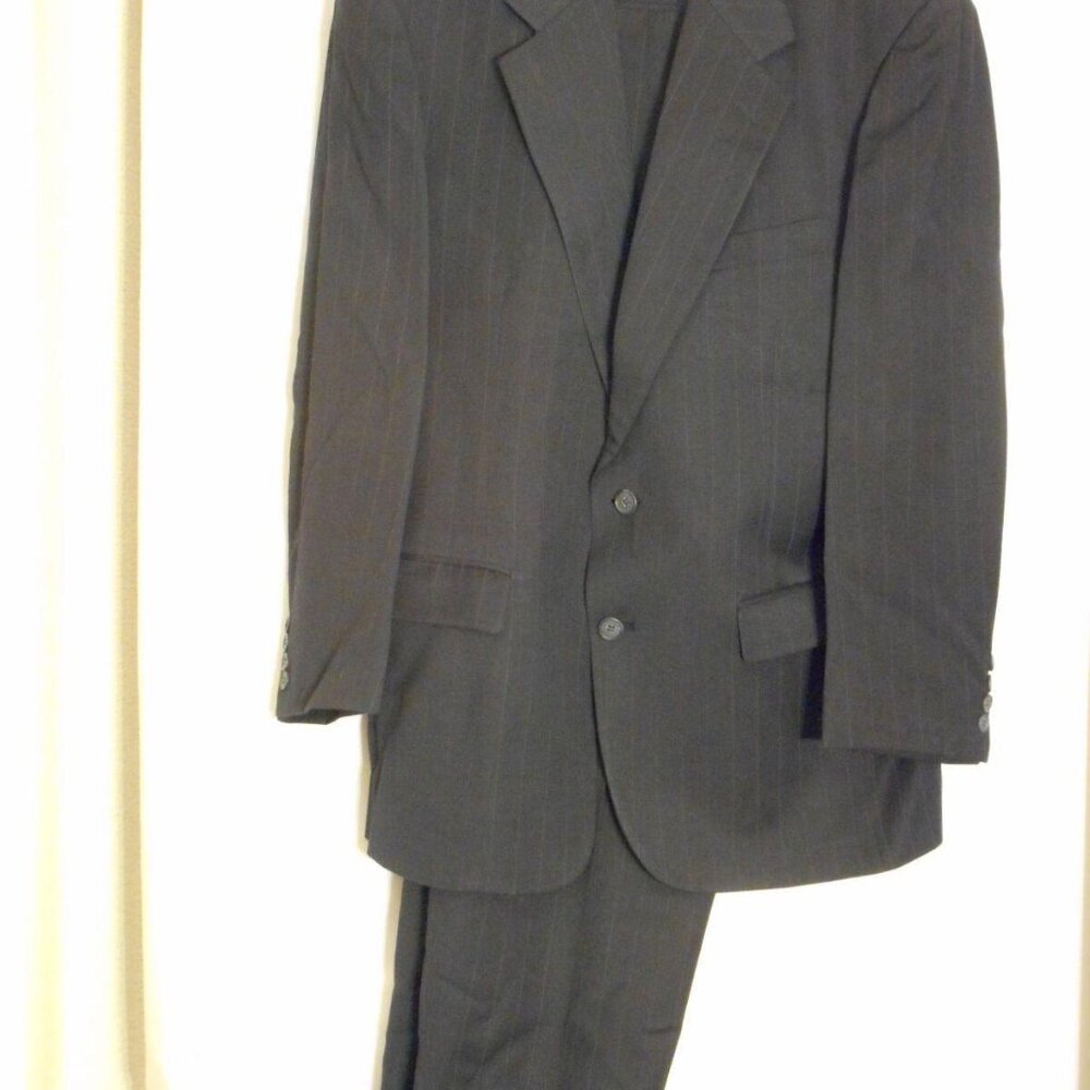 Vintage Stafford Navy Blue Pinstripe Wool Suit w/ Pleated pants - Union Label - Picture 4 of 12